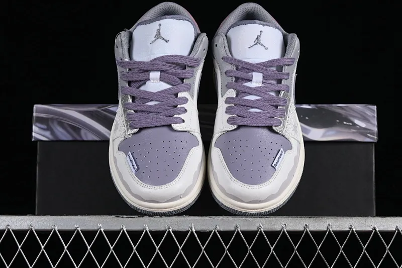 All categories Air Jordan Jordan series basketball shoes Air Jordan 1 Low Air Jordan 1 Low AJ1 Joe 1 Panda Prank Modern Wei Realm Gray Series Medal of the Rose Low-top cultural retro basketball shoes 553560-053